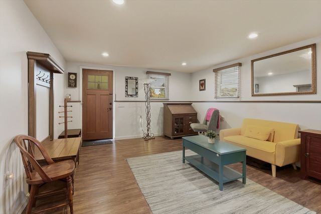 32 Oak St, Hudson, MA 01749