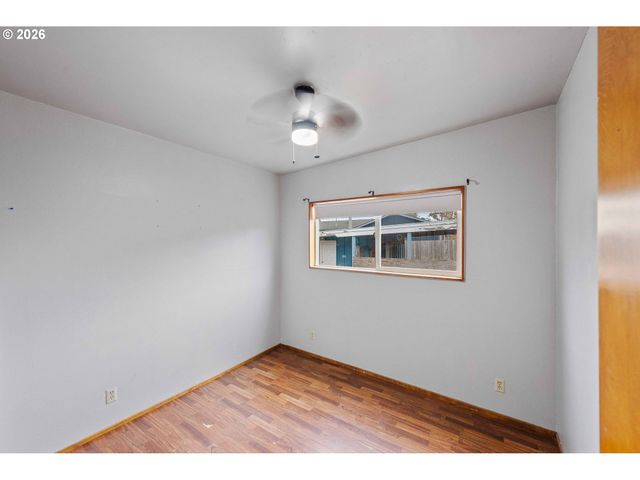 3123 OAK St, North Bend, OR 97459