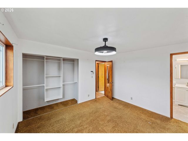 3123 OAK St, North Bend, OR 97459