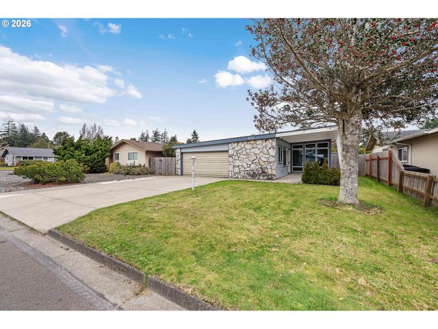 3123 OAK St, North Bend, OR 97459