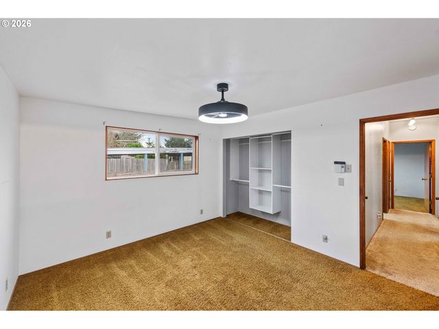 3123 OAK St, North Bend, OR 97459