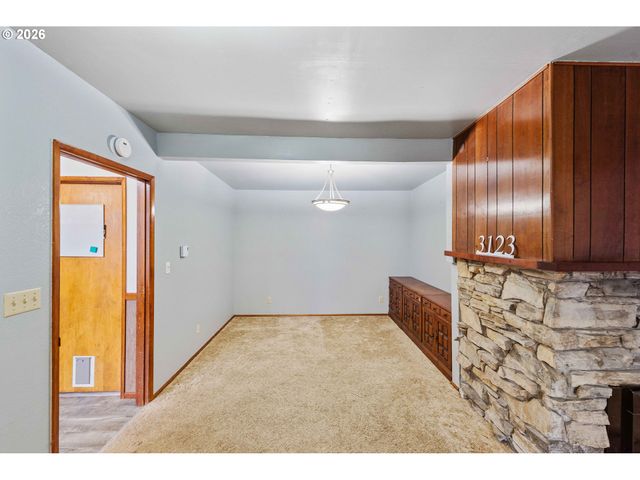 3123 OAK St, North Bend, OR 97459