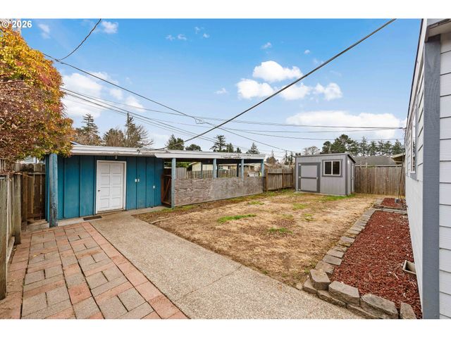 3123 OAK St, North Bend, OR 97459