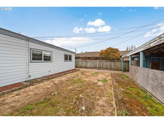 3123 OAK St, North Bend, OR 97459