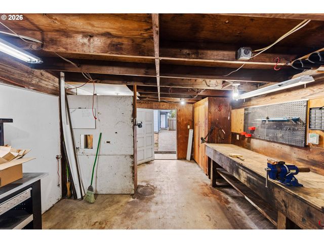 3123 OAK St, North Bend, OR 97459