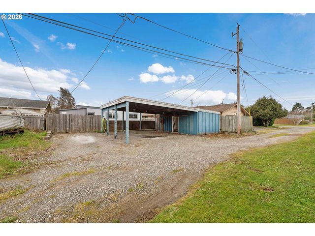 3123 OAK St, North Bend, OR 97459