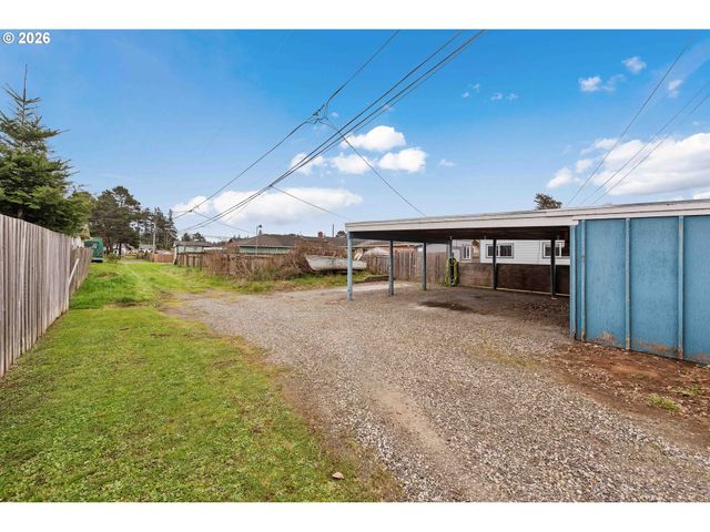 3123 OAK St, North Bend, OR 97459