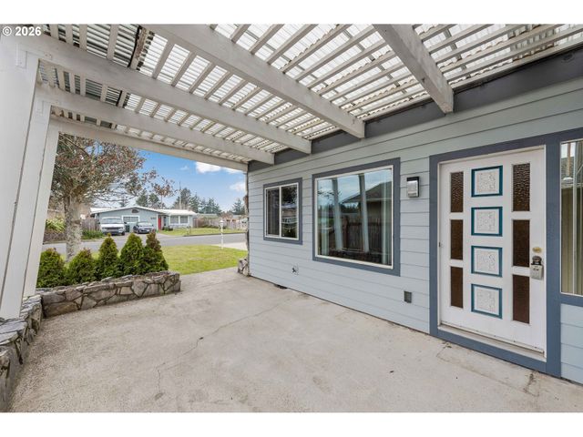 3123 OAK St, North Bend, OR 97459