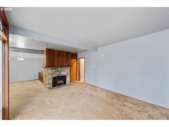 3123 OAK St, North Bend, OR 97459