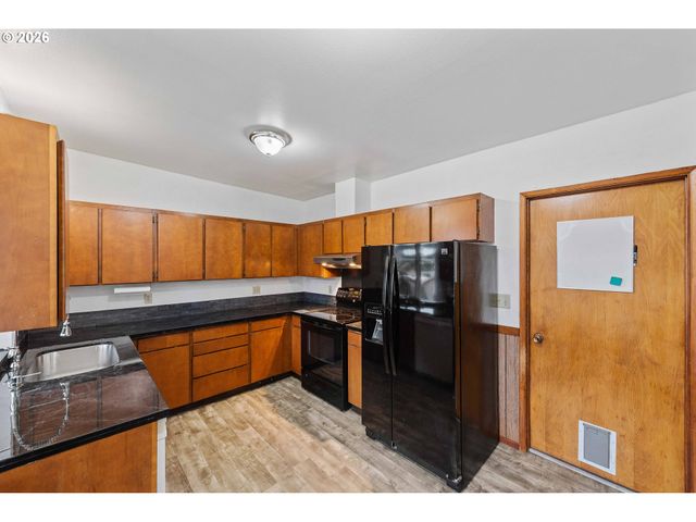 3123 OAK St, North Bend, OR 97459