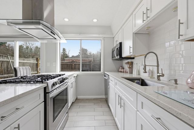 41 Jamestown Dr 41, Springfield, MA 01108