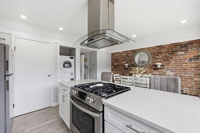 41 Jamestown Dr 41, Springfield, MA 01108