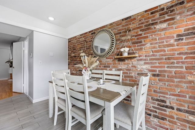 41 Jamestown Dr 41, Springfield, MA 01108