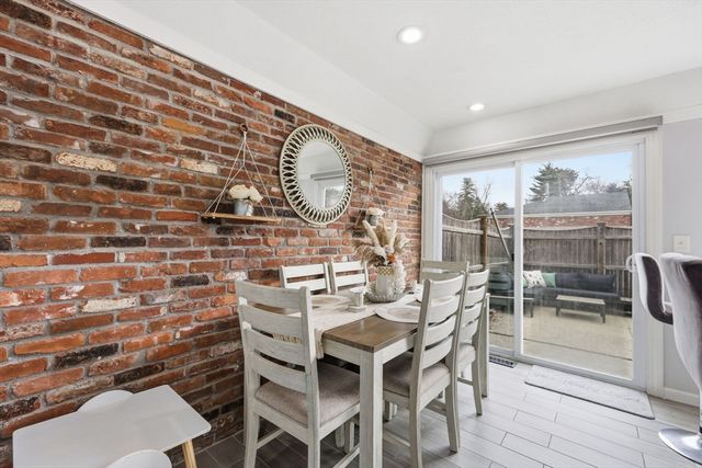 41 Jamestown Dr 41, Springfield, MA 01108