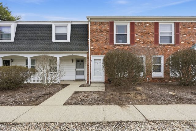 41 Jamestown Dr 41, Springfield, MA 01108