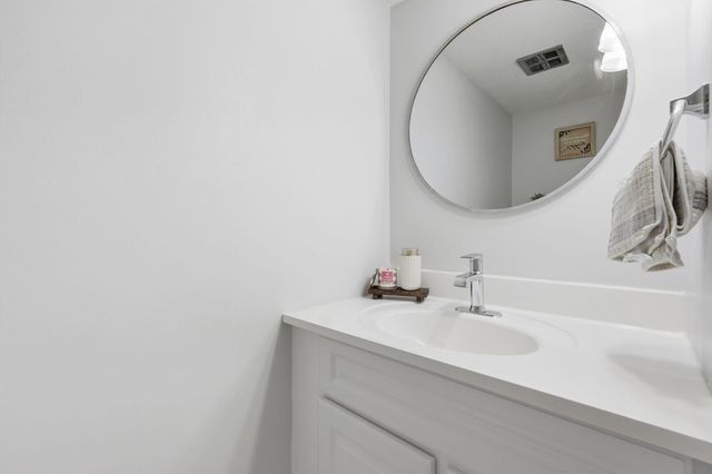 41 Jamestown Dr 41, Springfield, MA 01108
