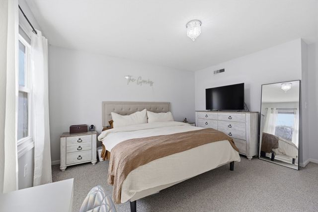 41 Jamestown Dr 41, Springfield, MA 01108