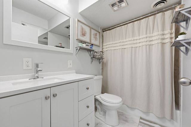 41 Jamestown Dr 41, Springfield, MA 01108