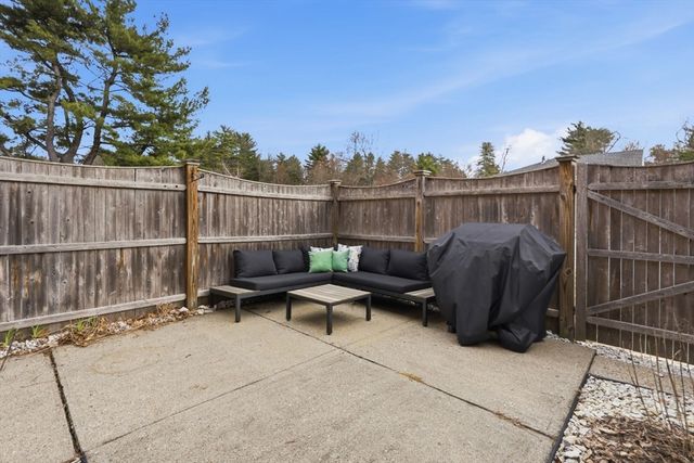 41 Jamestown Dr 41, Springfield, MA 01108