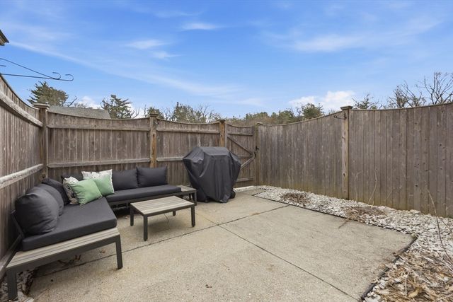 41 Jamestown Dr 41, Springfield, MA 01108