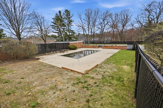 41 Jamestown Dr 41, Springfield, MA 01108