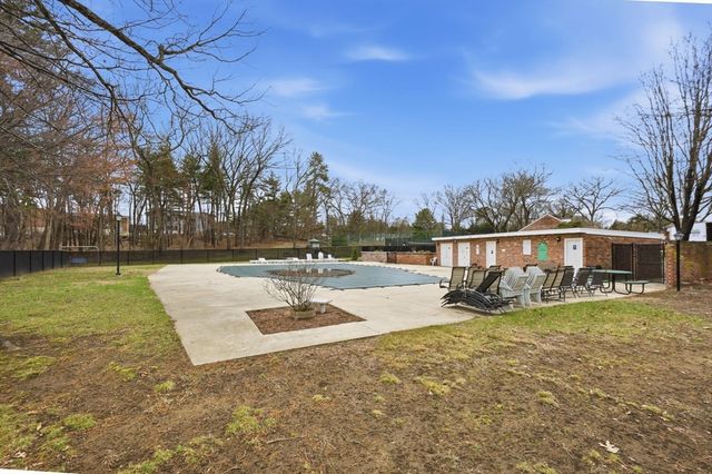 41 Jamestown Dr 41, Springfield, MA 01108