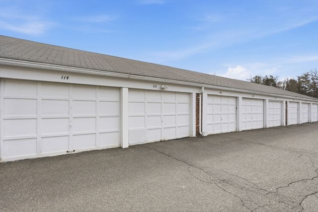 41 Jamestown Dr 41, Springfield, MA 01108