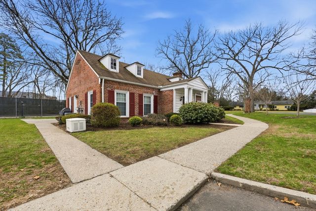 41 Jamestown Dr 41, Springfield, MA 01108