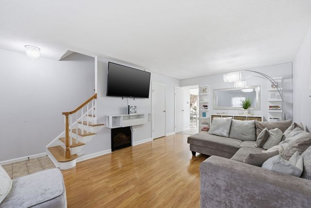 41 Jamestown Dr 41, Springfield, MA 01108