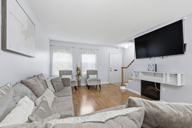 41 Jamestown Dr 41, Springfield, MA 01108