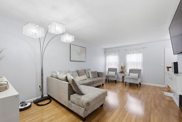 41 Jamestown Dr 41, Springfield, MA 01108
