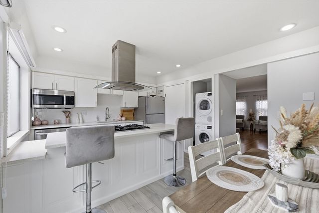 41 Jamestown Dr 41, Springfield, MA 01108