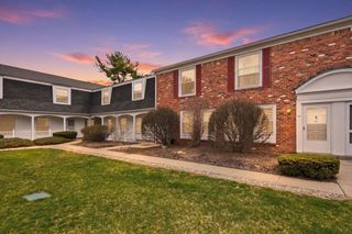 41 Jamestown Dr 41, Springfield, MA 01108