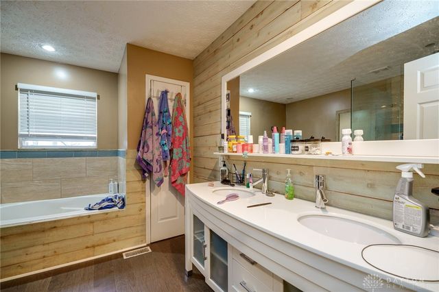 1358 Shannon Lane, Xenia, OH 45385