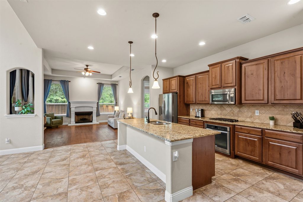 3536 Treetop Drive, Fort Worth, TX 76040