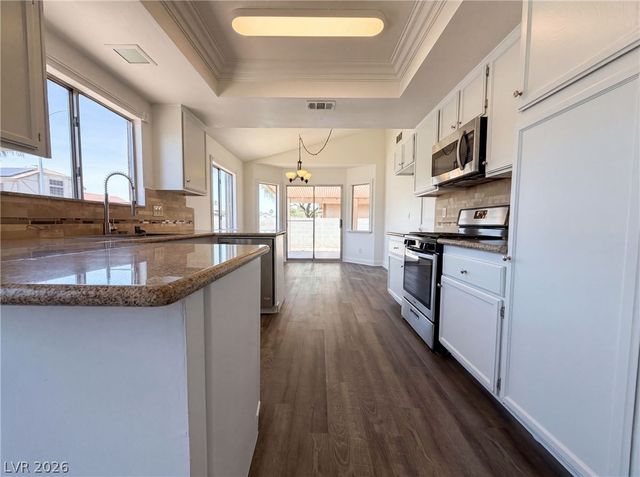 6212 Warm River Road, Las Vegas, NV 89108