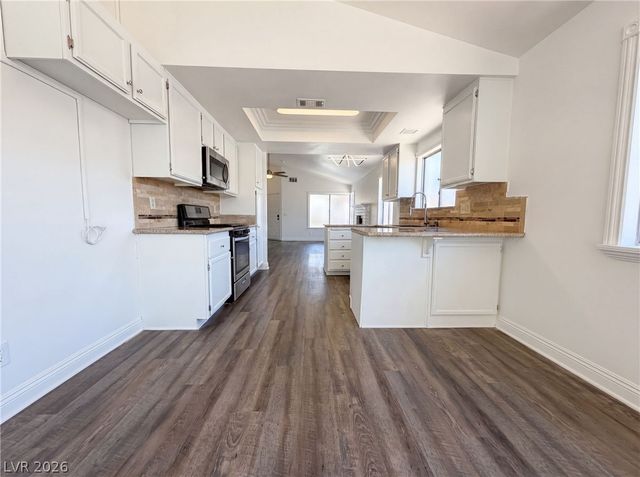 6212 Warm River Road, Las Vegas, NV 89108