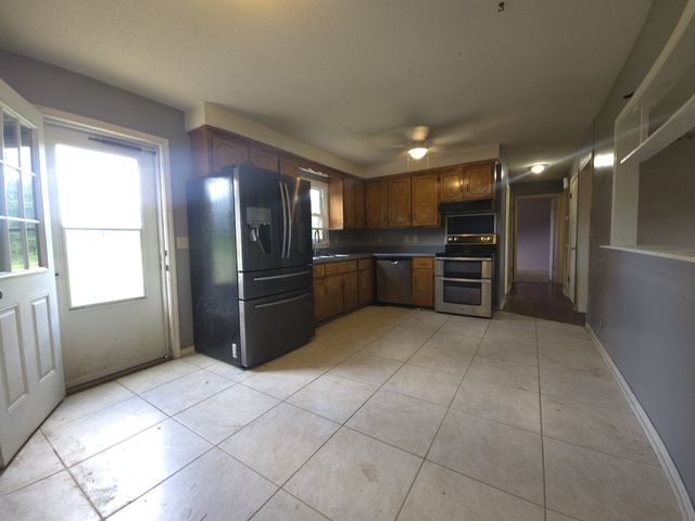 2455 Outlaw Rd, Woodlawn, TN 37191