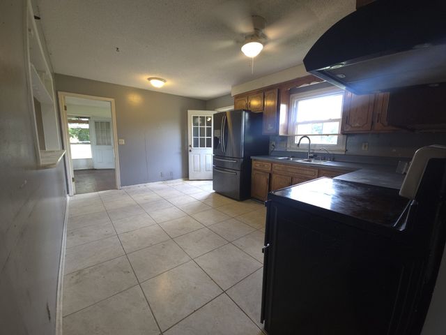 2455 Outlaw Rd, Woodlawn, TN 37191