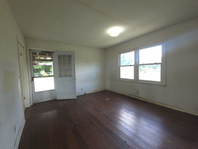 2455 Outlaw Rd, Woodlawn, TN 37191