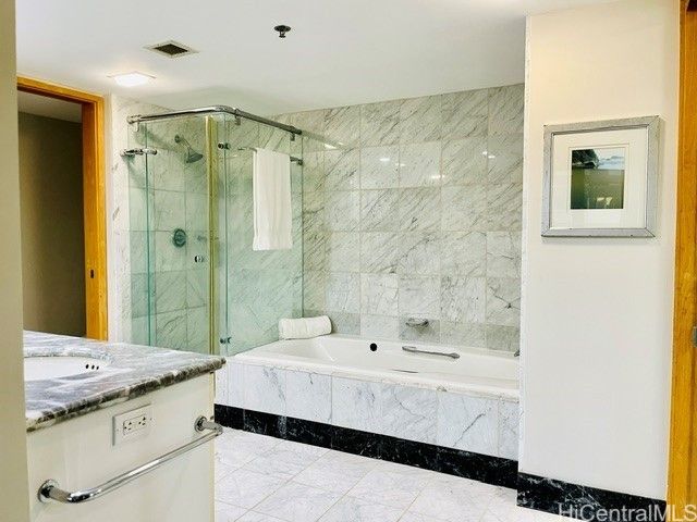 1888 Kalakaua Avenue 1806, Honolulu, HI 96815