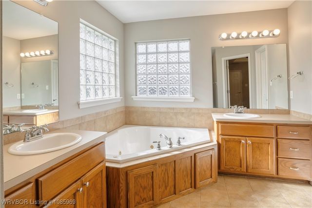 827 Laurel Way, Alma, AR 72921