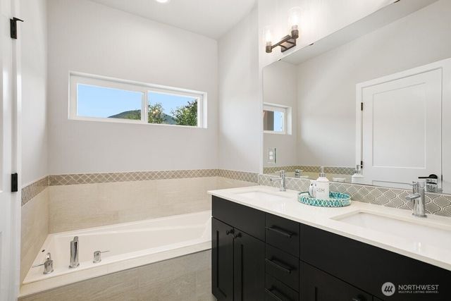 1058 Cabin Creek Lane SW, Issaquah, WA 98027