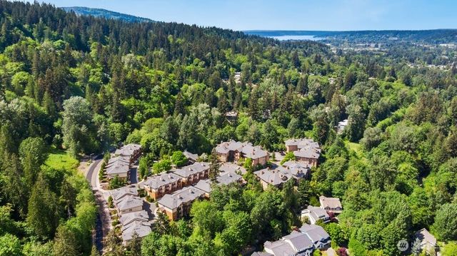 1058 Cabin Creek Lane SW, Issaquah, WA 98027