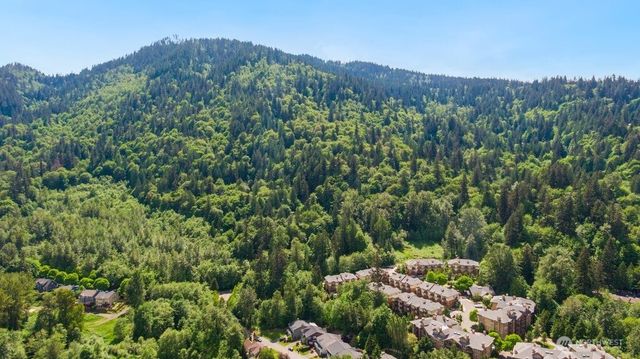1058 Cabin Creek Lane SW, Issaquah, WA 98027