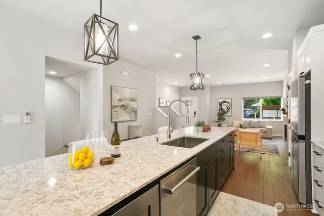 1058 Cabin Creek Lane SW, Issaquah, WA 98027