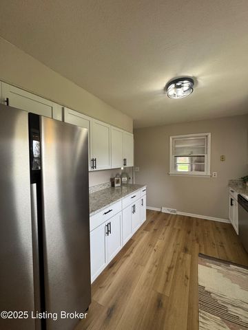 621 Jimwood Dr, Vine Grove, KY 40175