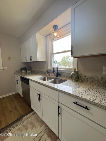 621 Jimwood Dr, Vine Grove, KY 40175
