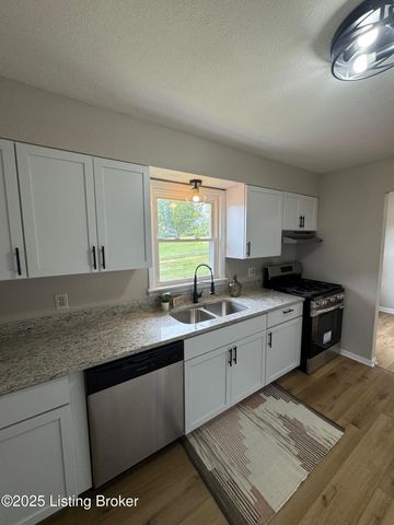 621 Jimwood Dr, Vine Grove, KY 40175