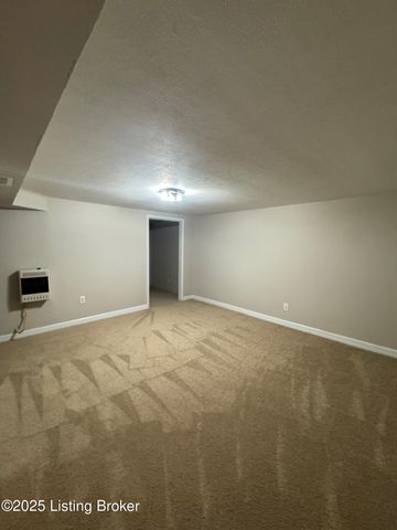 621 Jimwood Dr, Vine Grove, KY 40175